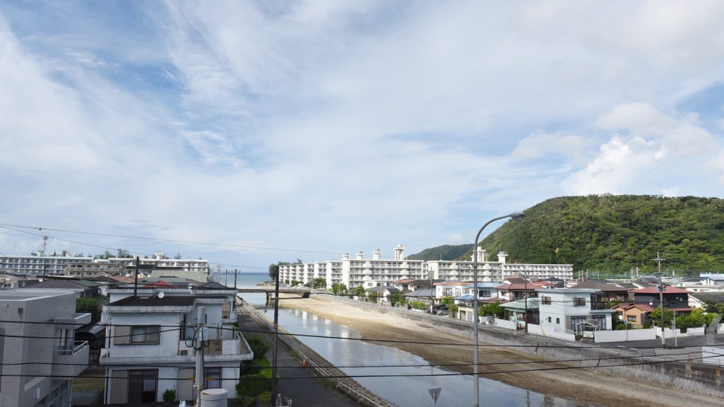 保育園の横を流れる小宿大川